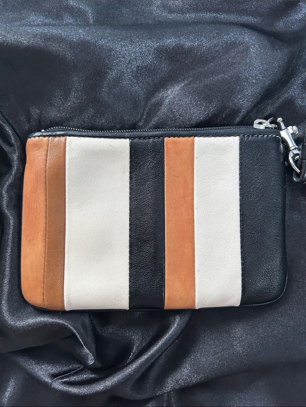 Coach Ergo Vintage Leather Wristlet Clutch in Black, White & Tan in EUC - Picture 3 of 12